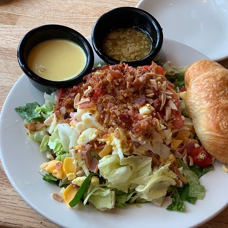 California Dreaming signature dishes California Dreaming Salad (with honey-mustard and almond dressing)Croissants with Honey ButterBaby Back RibsPrime Rib﻿﻿